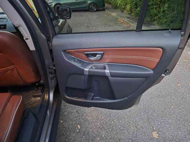 Volvo XC90 2,4   D5 Executive 2011, 7 míst, aut - foto 5