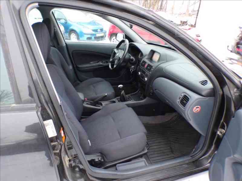 Nissan Almera 1,8 16V - foto 11