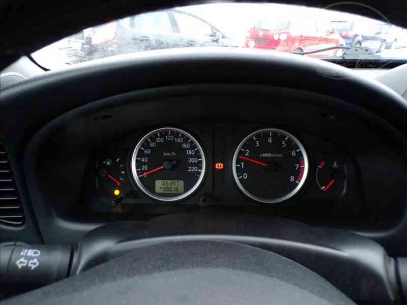 Nissan Almera 1,8 16V - foto 6