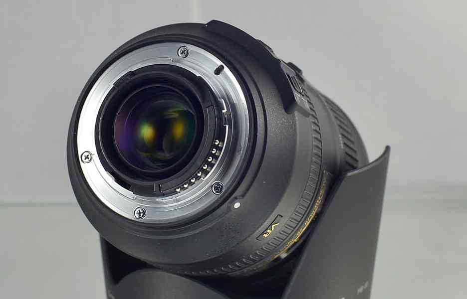 Nikon AF-S 28-300mm f/3.5-5.6 G ED VR *FX Zoom  - foto 4