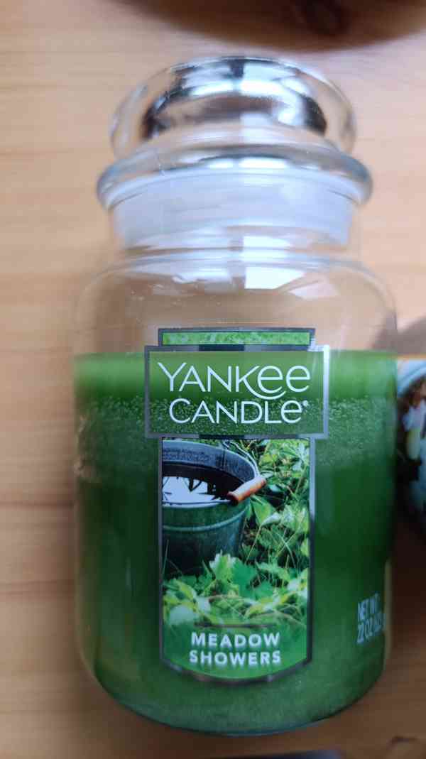Yankee Candle Meadow Showers 623g - foto 2