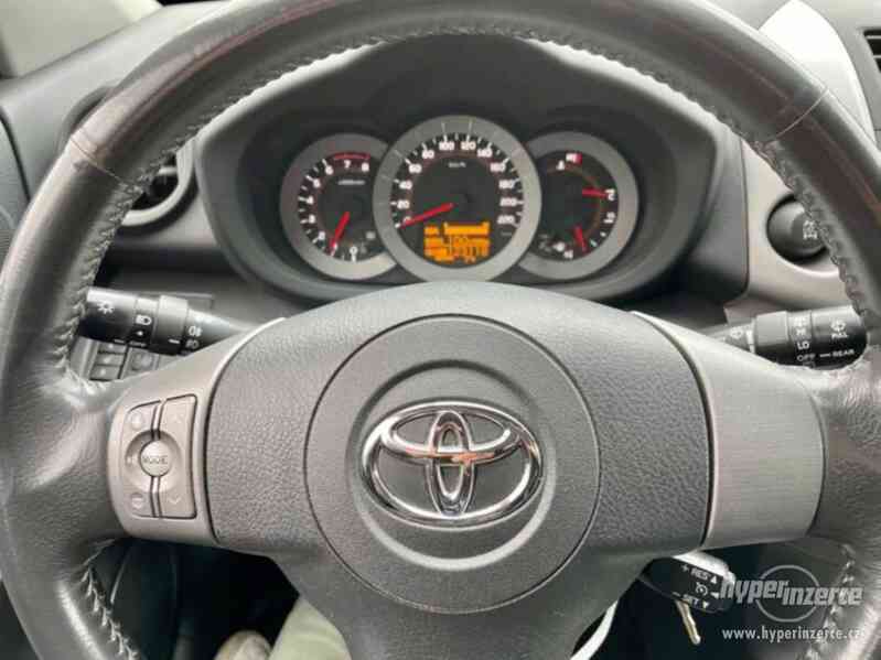 Toyota RAV4 2.0i 4X4 benzín 112kw - foto 3