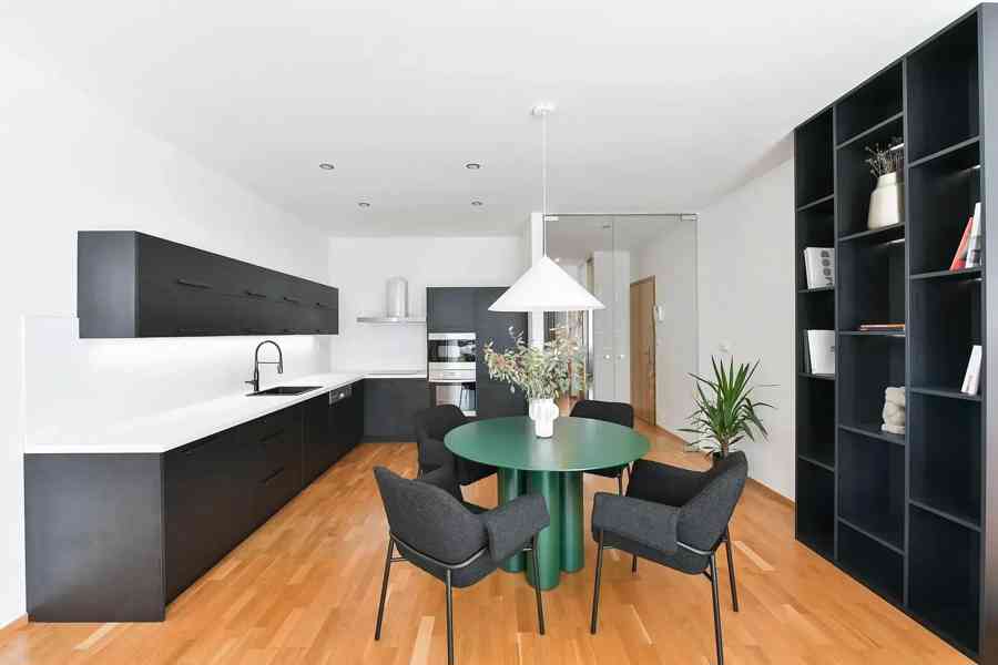Pronájem bytu 2+kk 77 m² - foto 5