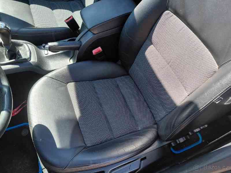 Škoda Octavia 1,6 - foto 1