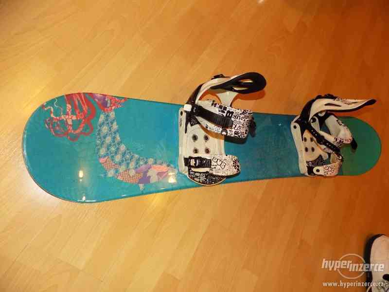 Dámský snowboard Dub 144 cm s příslušenstvím - foto 1