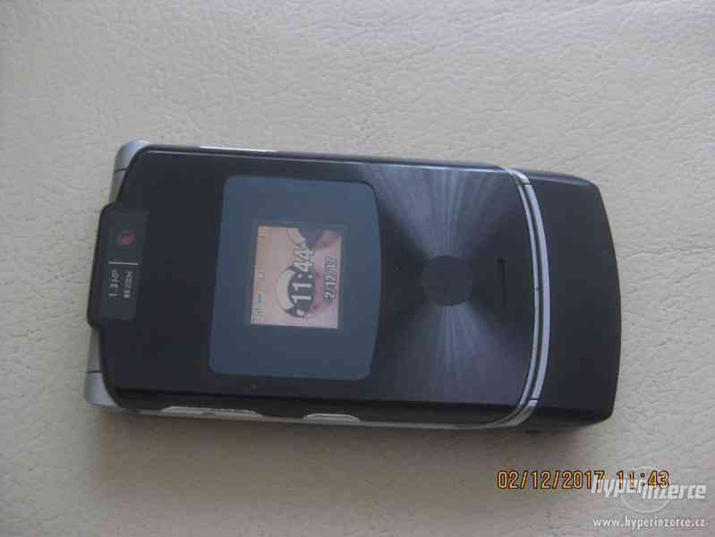 Motorola RazrV3xx - SUPER véčka od Motorola od 100,-Kč - foto 2