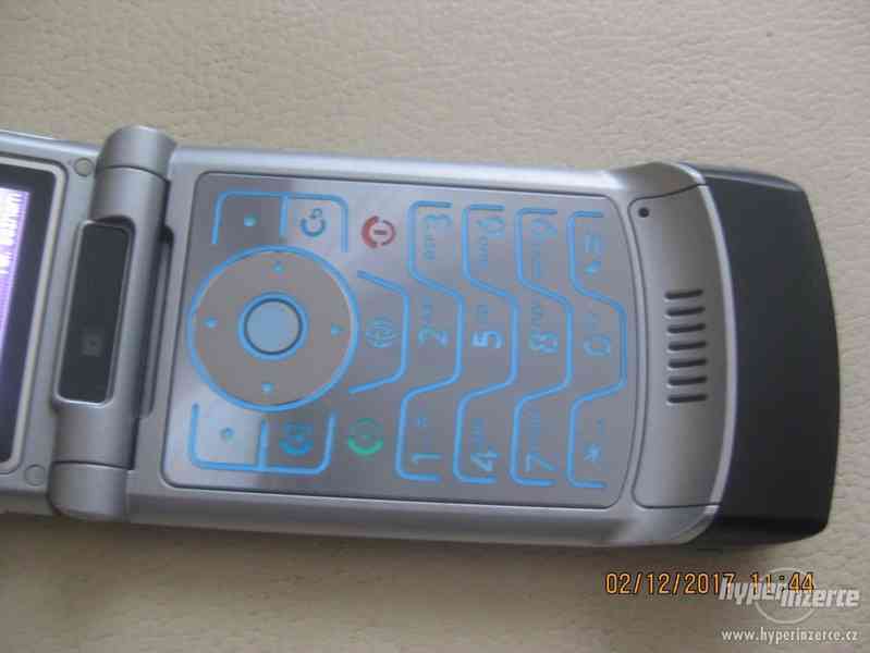 Motorola RazrV3xx - SUPER véčka od Motorola od 100,-Kč - foto 5