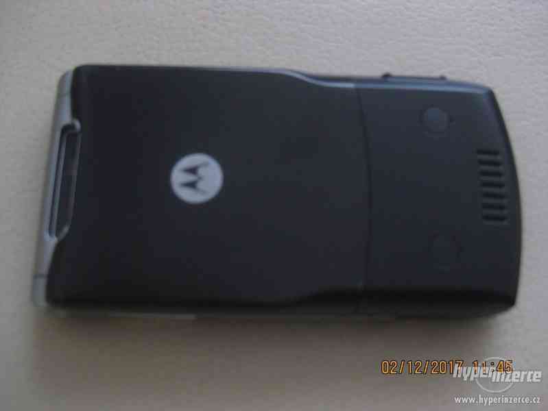 Motorola RazrV3xx - SUPER véčka od Motorola od 100,-Kč - foto 9
