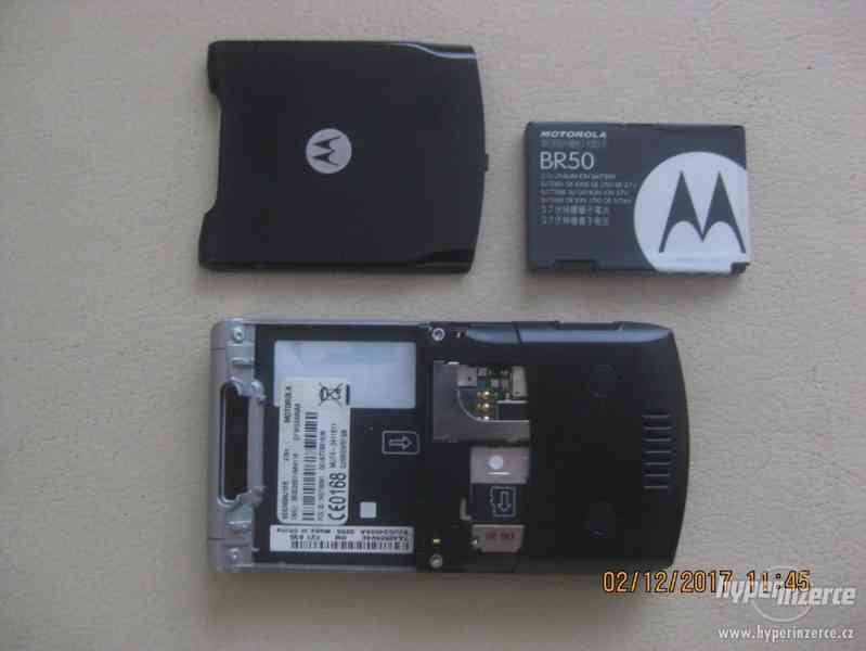 Motorola RazrV3xx - SUPER véčka od Motorola od 100,-Kč - foto 10