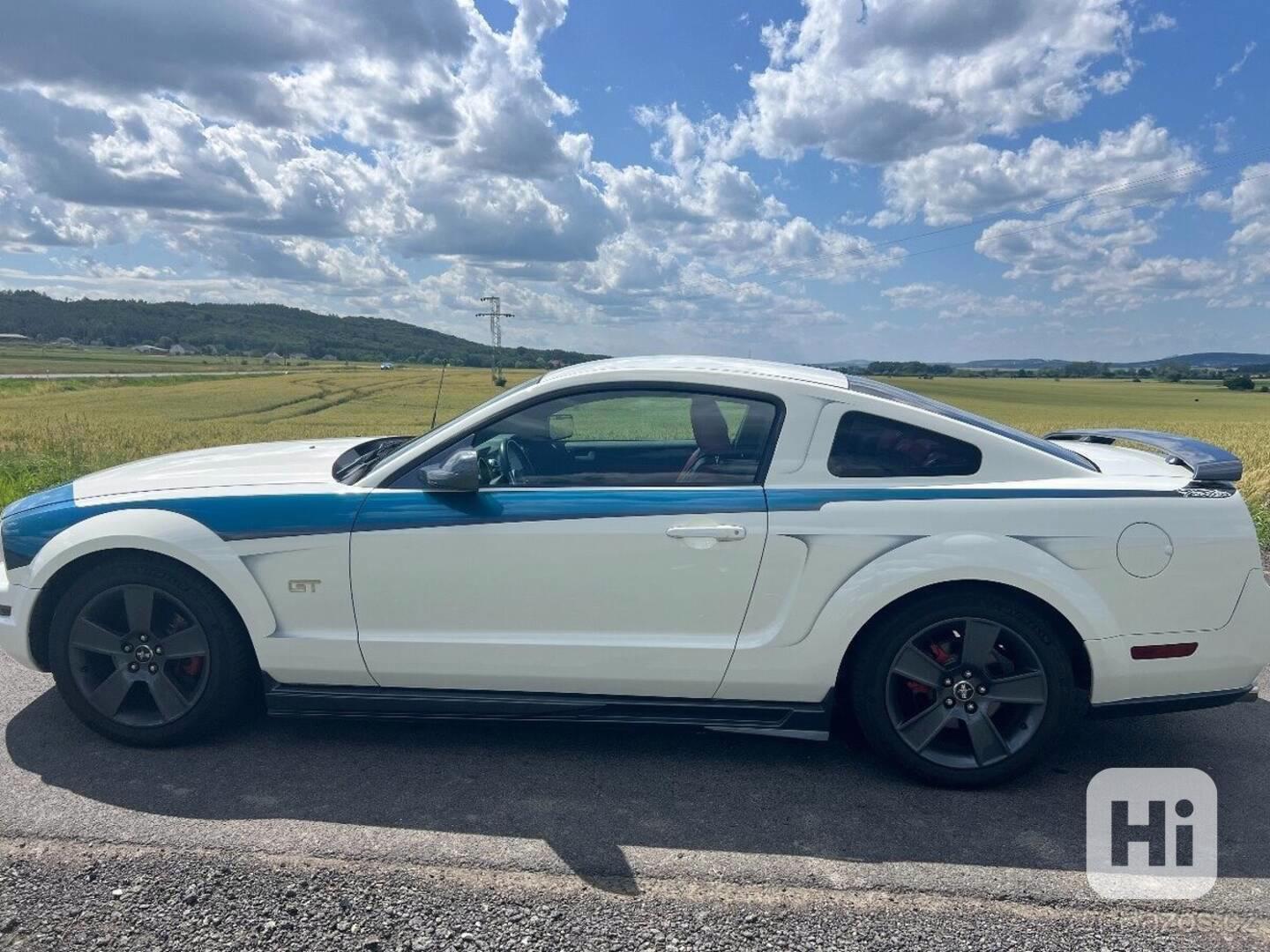 Ford Mustang GT - foto 1