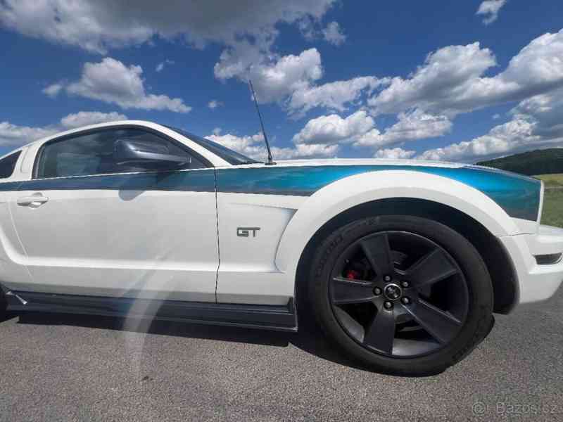 Ford Mustang GT - foto 11