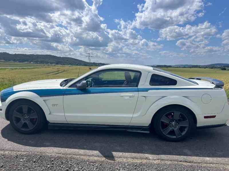 Ford Mustang GT - foto 1