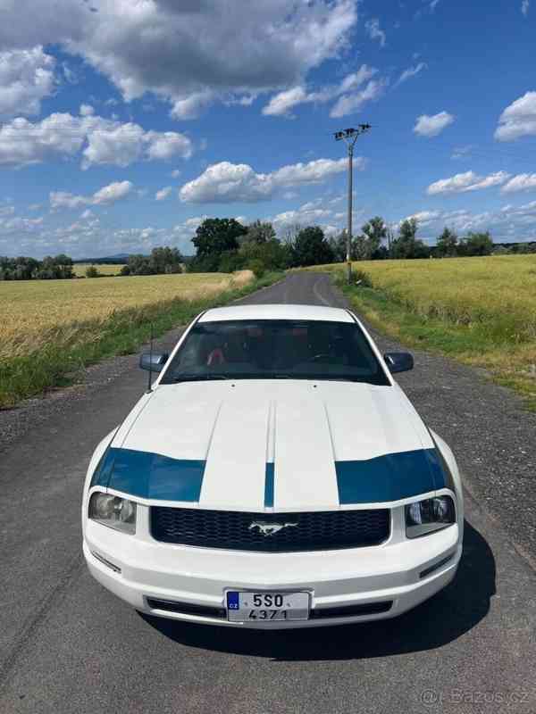 Ford Mustang GT - foto 9