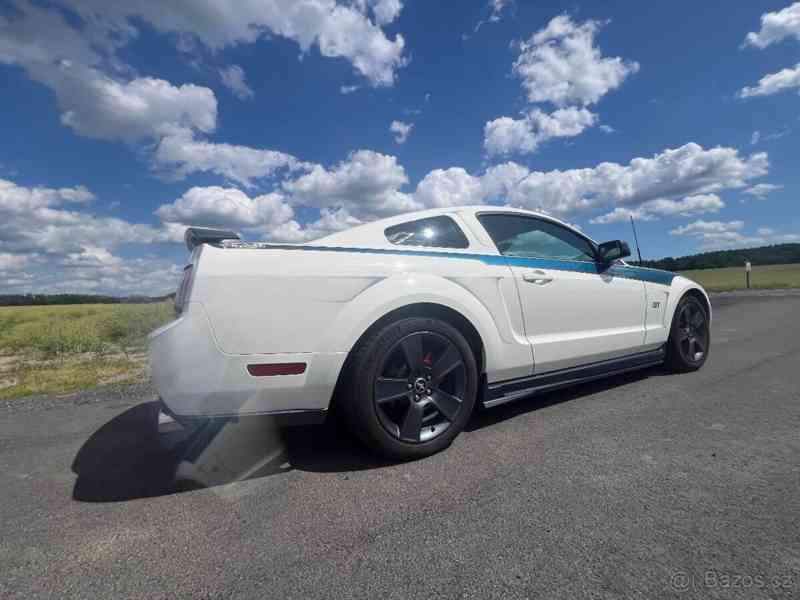 Ford Mustang GT - foto 12