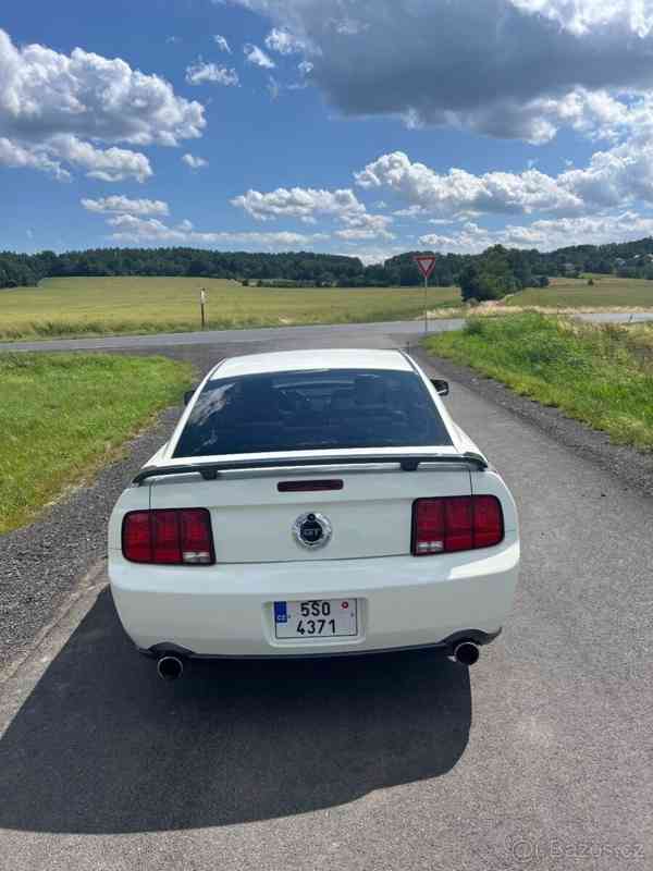 Ford Mustang GT - foto 10