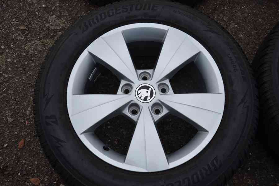 Škoda Octavia IV -ZÁNOVNÍ zimní orig.Alu sada-205/60R16 - foto 4