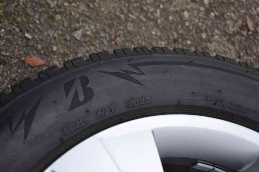 Škoda Octavia IV -ZÁNOVNÍ zimní orig.Alu sada-205/60R16 - foto 11