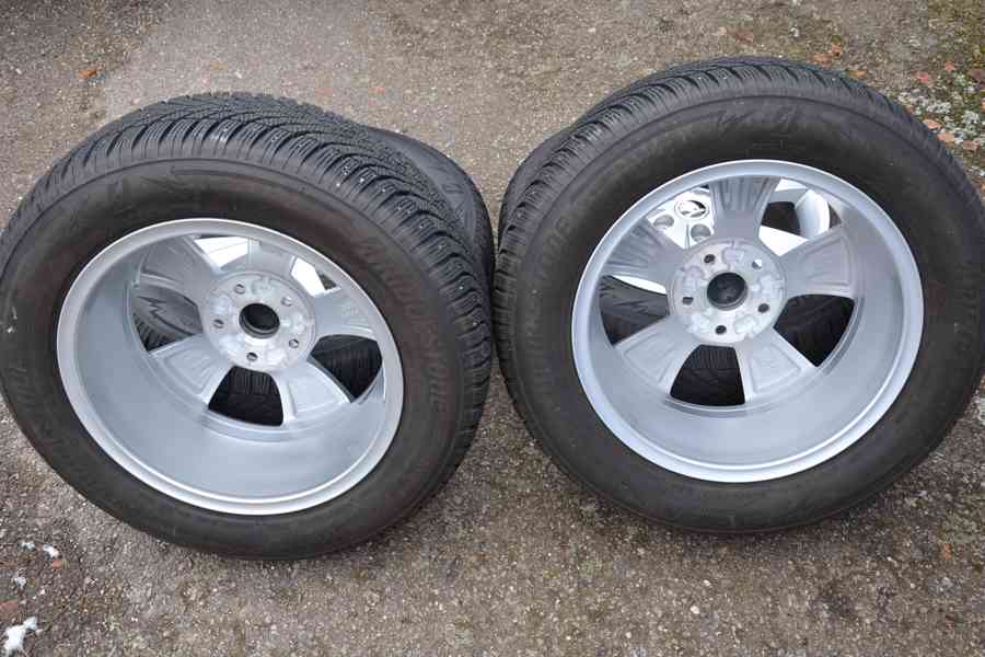 Škoda Octavia IV -ZÁNOVNÍ zimní orig.Alu sada-205/60R16 - foto 13
