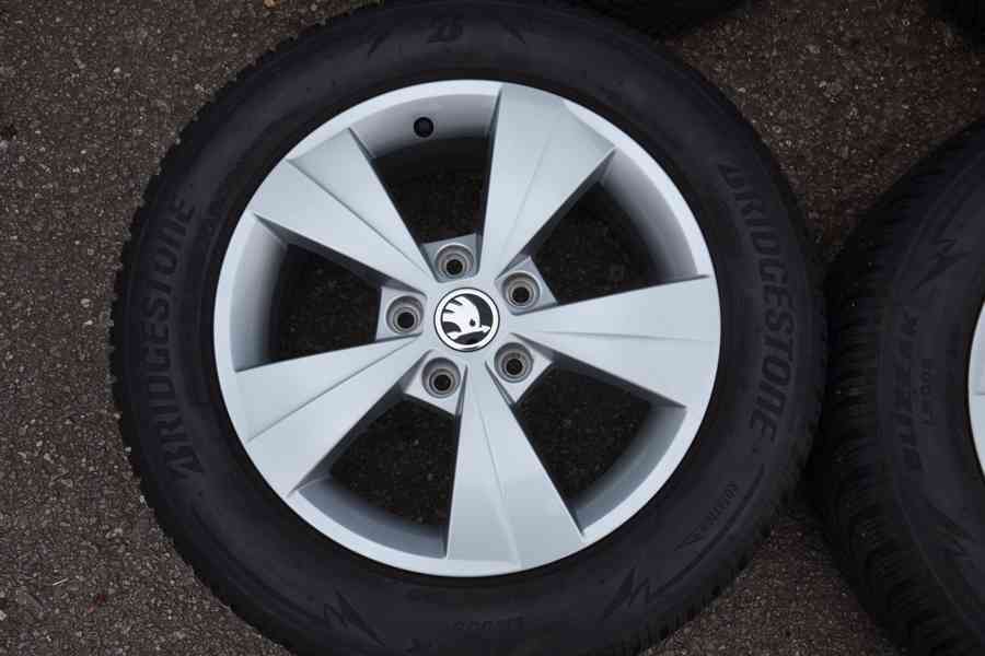 Škoda Octavia IV -ZÁNOVNÍ zimní orig.Alu sada-205/60R16 - foto 3