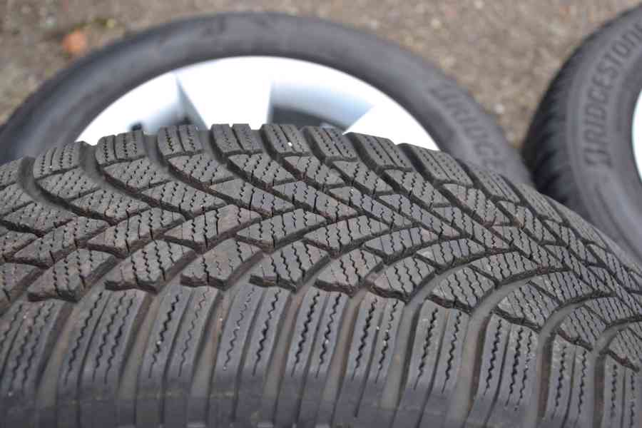 Škoda Octavia IV -ZÁNOVNÍ zimní orig.Alu sada-205/60R16 - foto 22