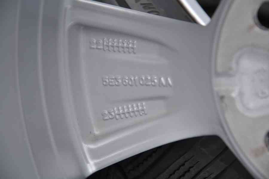 Škoda Octavia IV -ZÁNOVNÍ zimní orig.Alu sada-205/60R16 - foto 16