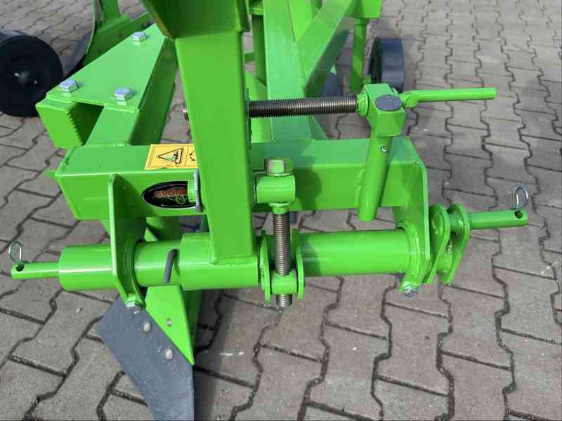 pluh CR-320 tříradličný za traktor - foto 2