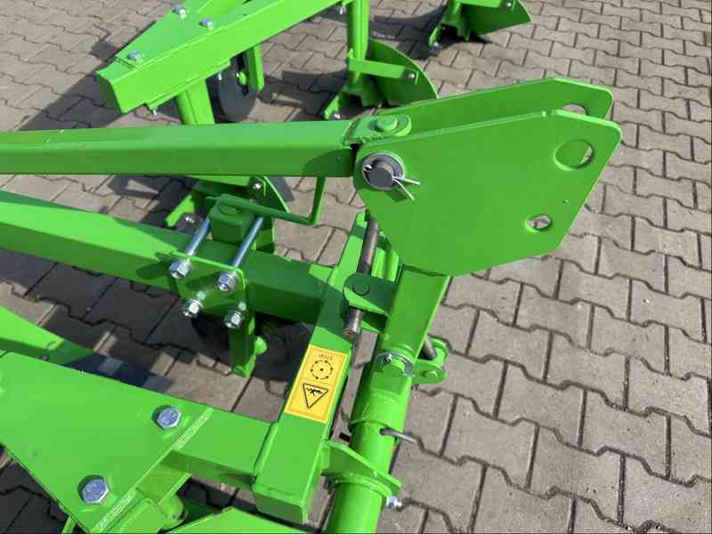 pluh CR-320 tříradličný za traktor - foto 5