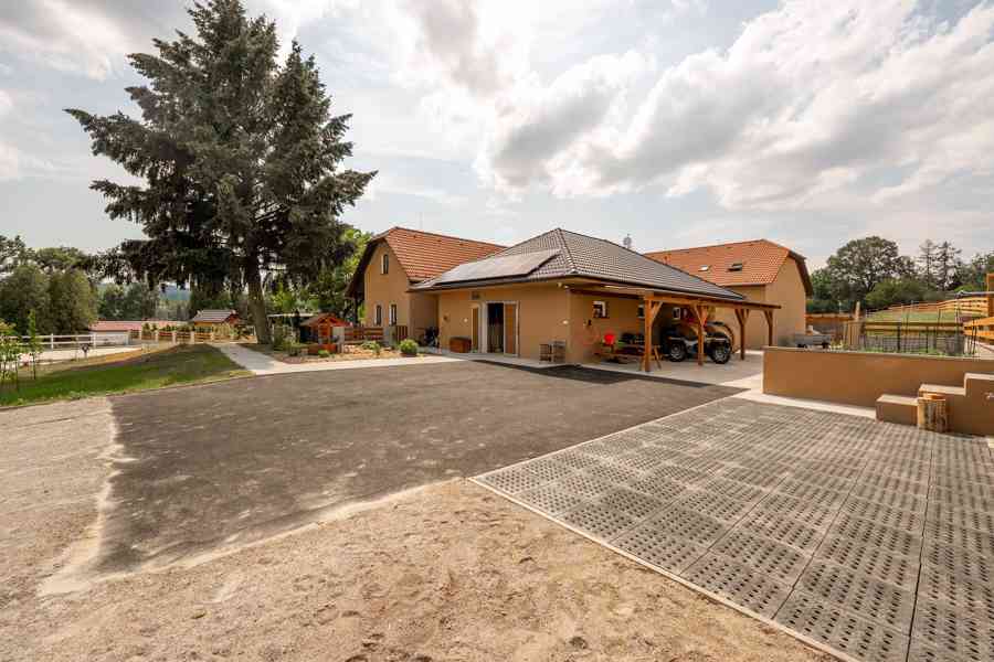 Ranč ve Všeteči | Koňský areál s bydlením a pozemky - foto 3
