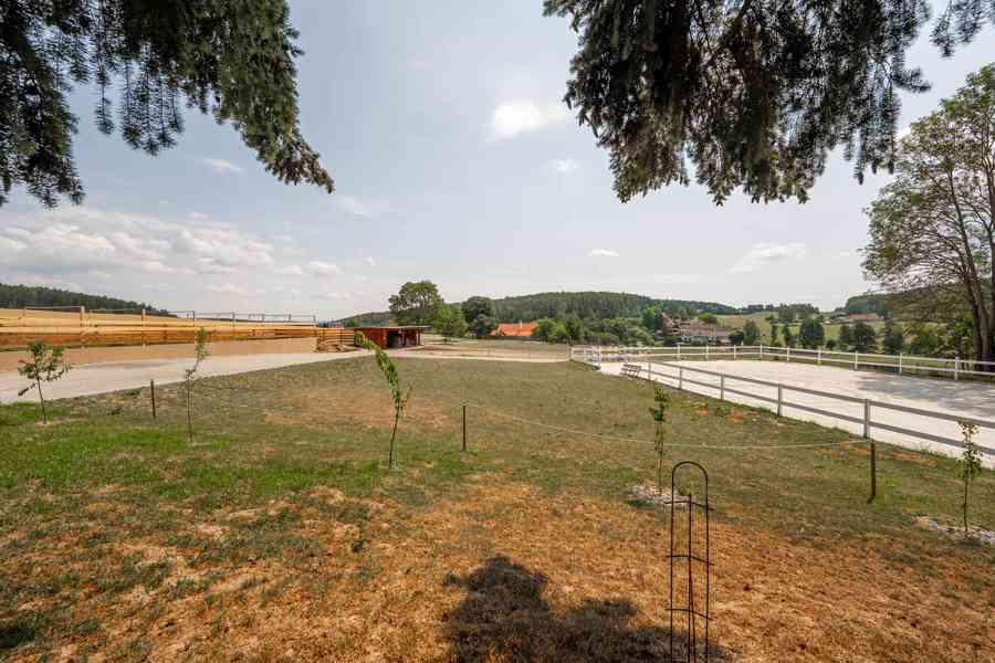Ranč ve Všeteči | Koňský areál s bydlením a pozemky - foto 9