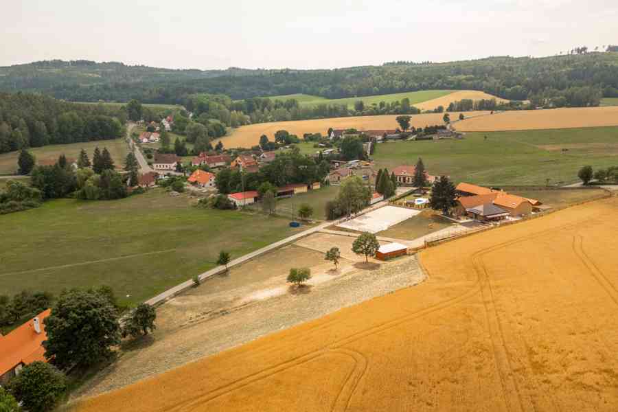 Ranč ve Všeteči | Koňský areál s bydlením a pozemky - foto 5