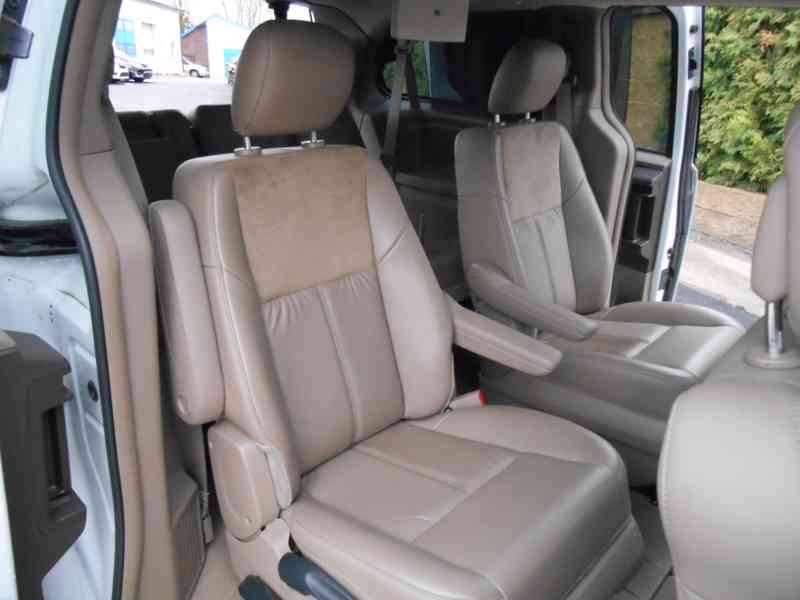 Chrysler Town Country 3,6 Limited DVD Xenony SFT PCKG 2015 - foto 12