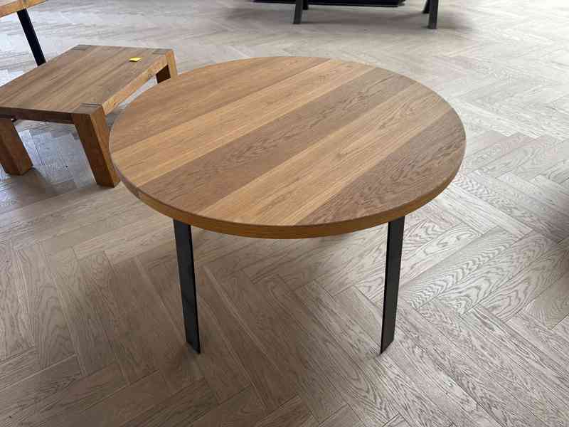 Kulatý dubový stůl o průměru 110 cm - foto 3
