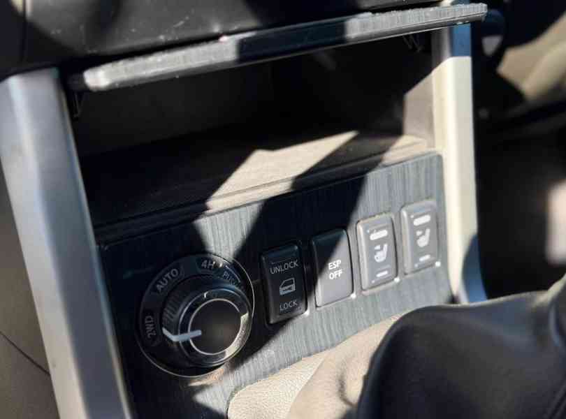 Nissan Pathfinder 2.5 dCi LE 140kw - foto 10