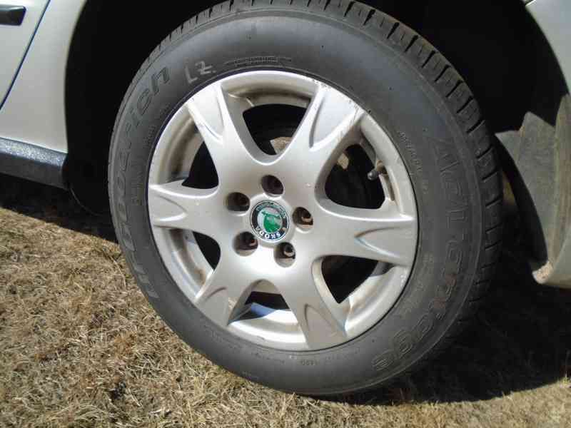 Škoda Fabia Combi 1.2 HTP 47kW klima 196tis garážované 2005  - foto 8