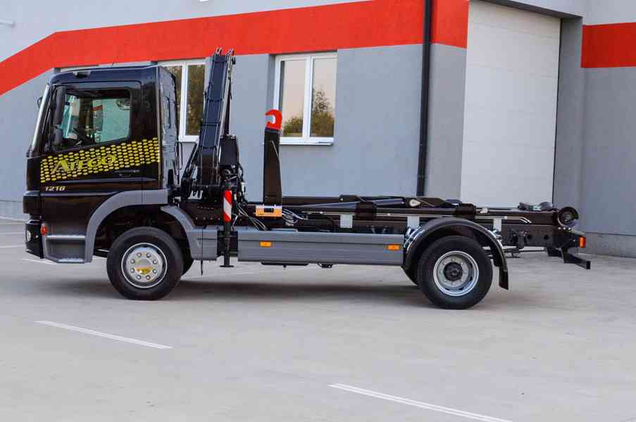 MERCEDES ATEGO 1218 NOVÝ HÁKOVÝ NOSIČ KONTEJNERŮ + HYDR. RUK - foto 69