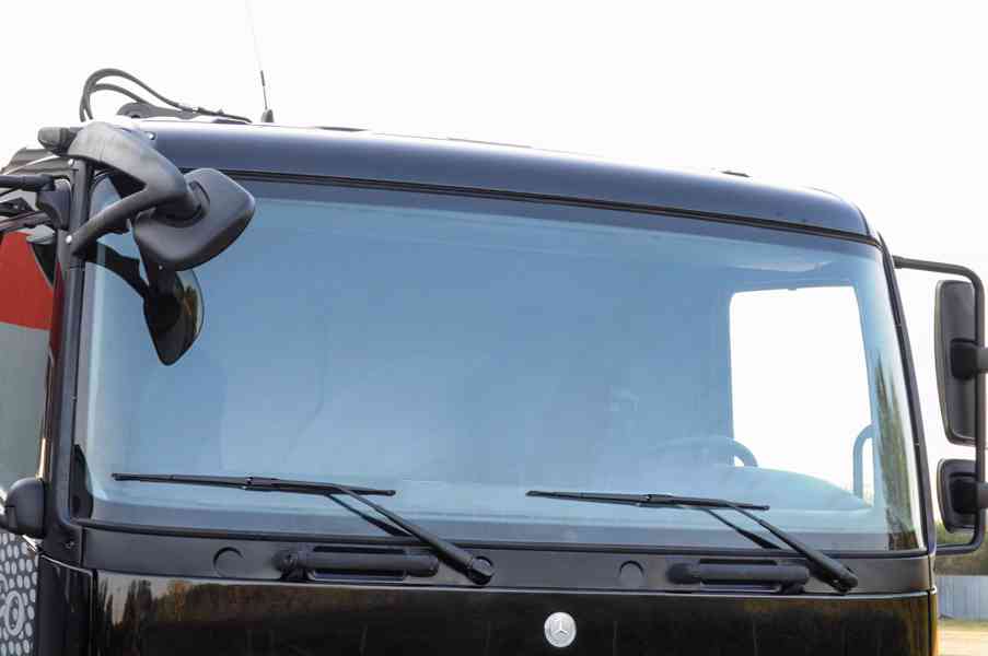 MERCEDES ATEGO 1218 NOVÝ HÁKOVÝ NOSIČ KONTEJNERŮ + HYDR. RUK - foto 40