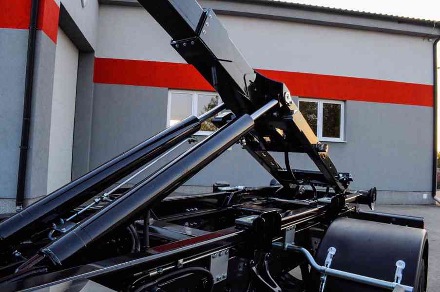 MERCEDES ATEGO 1218 NOVÝ HÁKOVÝ NOSIČ KONTEJNERŮ + HYDR. RUK - foto 73