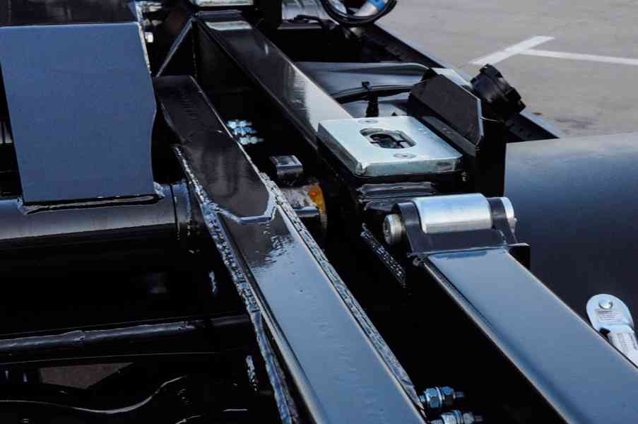 MERCEDES ATEGO 1218 NOVÝ HÁKOVÝ NOSIČ KONTEJNERŮ + HYDR. RUK - foto 24