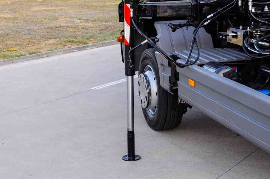 MERCEDES ATEGO 1218 NOVÝ HÁKOVÝ NOSIČ KONTEJNERŮ + HYDR. RUK - foto 89