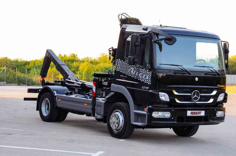 MERCEDES ATEGO 1218 NOVÝ HÁKOVÝ NOSIČ KONTEJNERŮ + HYDR. RUK - foto 75