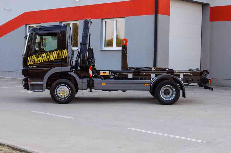 MERCEDES ATEGO 1218 NOVÝ HÁKOVÝ NOSIČ KONTEJNERŮ + HYDR. RUK - foto 4