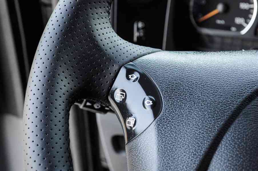 MERCEDES ATEGO 1218 NOVÝ HÁKOVÝ NOSIČ KONTEJNERŮ + HYDR. RUK - foto 56