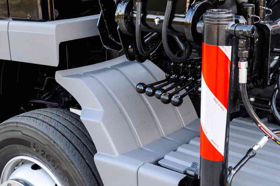 MERCEDES ATEGO 1218 NOVÝ HÁKOVÝ NOSIČ KONTEJNERŮ + HYDR. RUK - foto 35