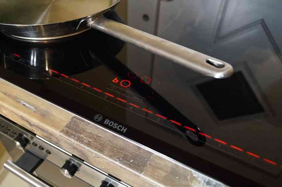 Sklokeramická indukční varná deska Bosch HMI 50 IT, šířka 82 - foto 4