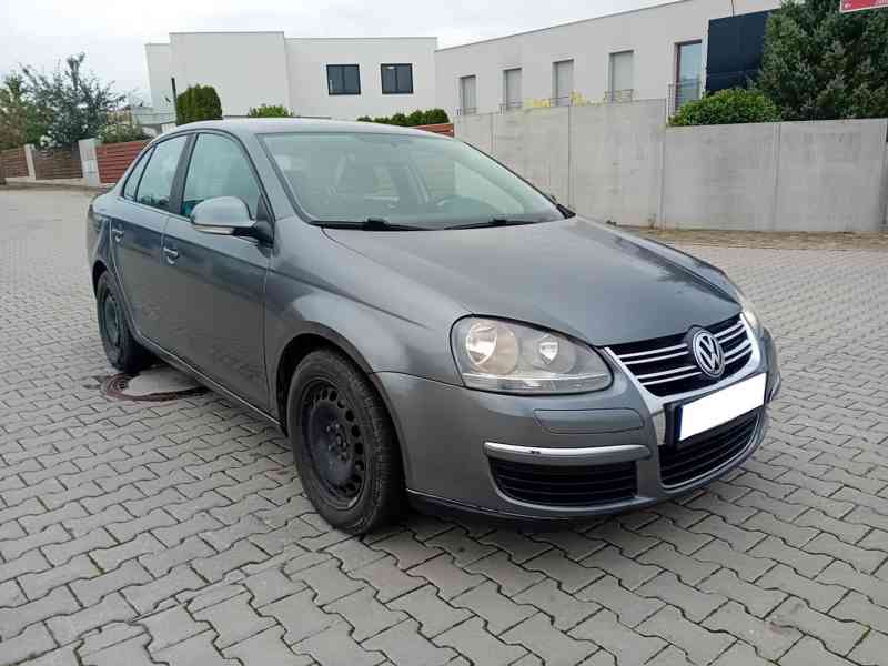 Volkswagen Jetta 1.6 MPI Comfortline - foto 1