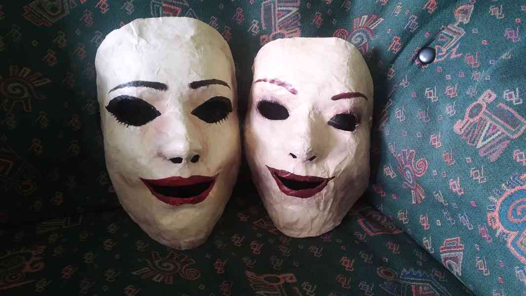 Papírové masky, ženská tvář - foto 1
