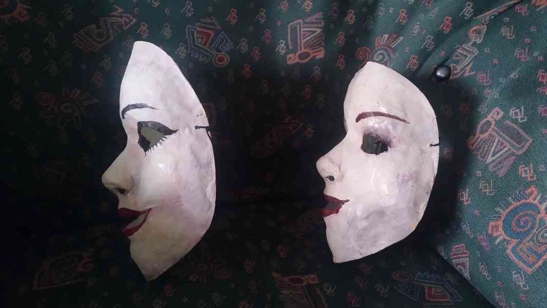 Papírové masky, ženská tvář - foto 2