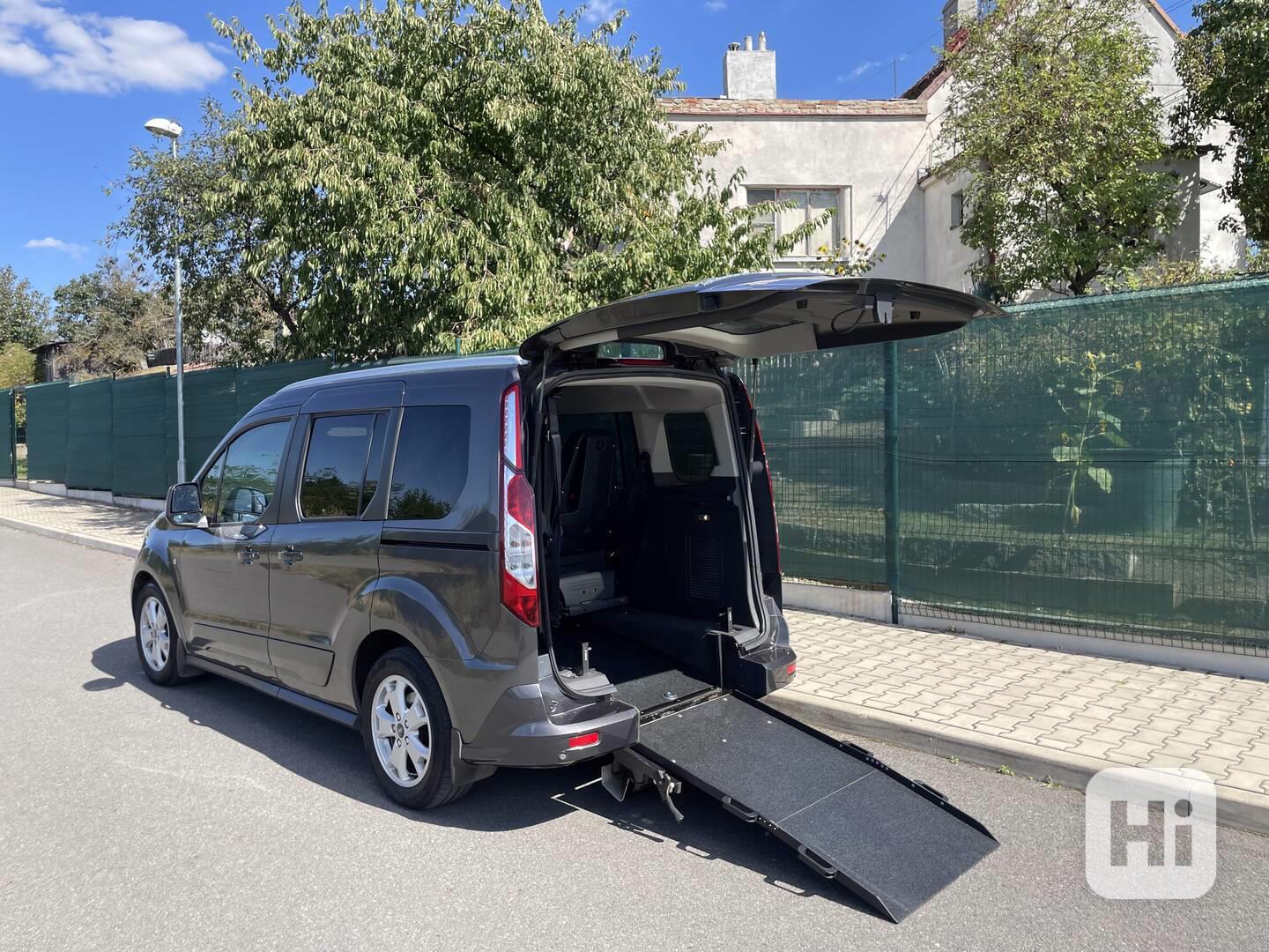 Ford Tourneo pro převoz vozíčkáře - foto 1