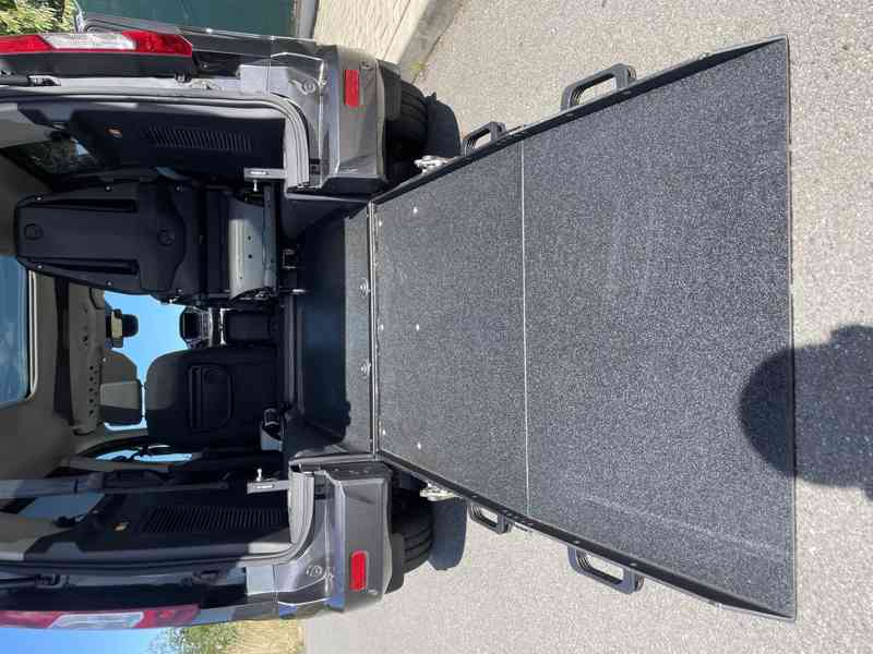 Ford Tourneo pro převoz vozíčkáře - foto 4