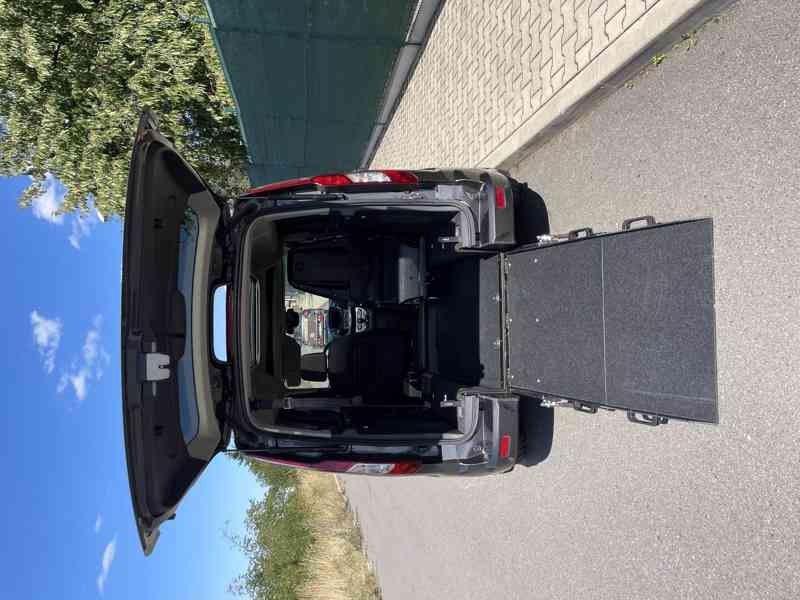 Ford Tourneo pro převoz vozíčkáře - foto 3
